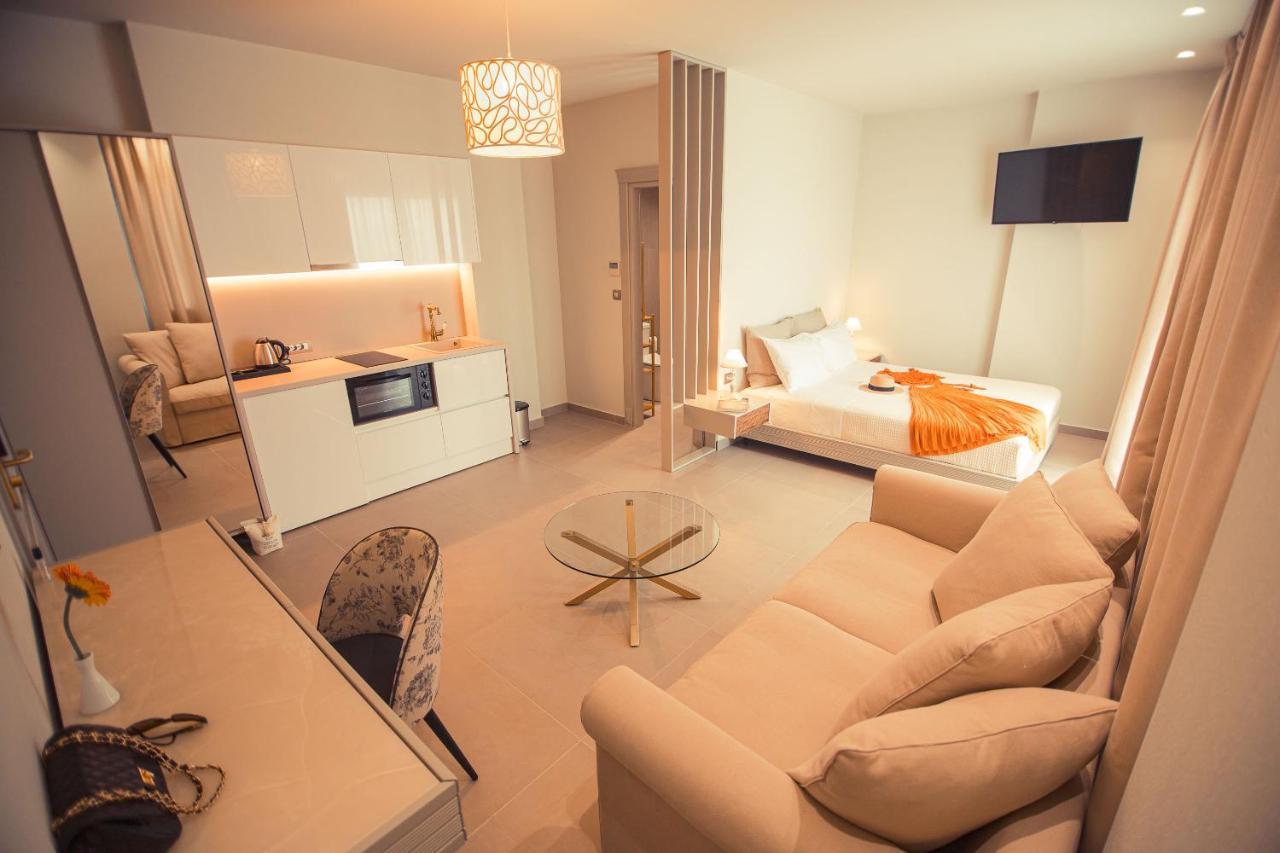 Io Luxury Pool & Hot Tub Suites Prévéza Extérieur photo