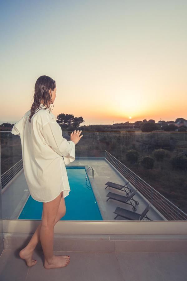 Io Luxury Pool & Hot Tub Suites Prévéza Extérieur photo