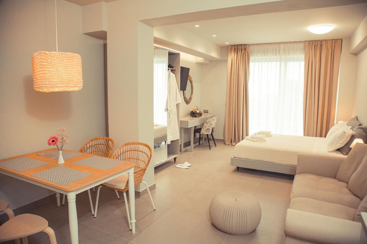 Io Luxury Pool & Hot Tub Suites Prévéza Extérieur photo