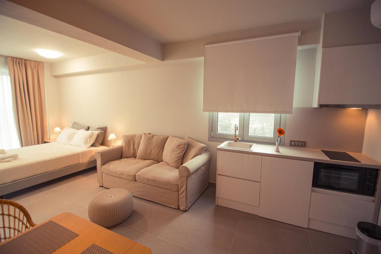 Io Luxury Pool & Hot Tub Suites Prévéza Extérieur photo
