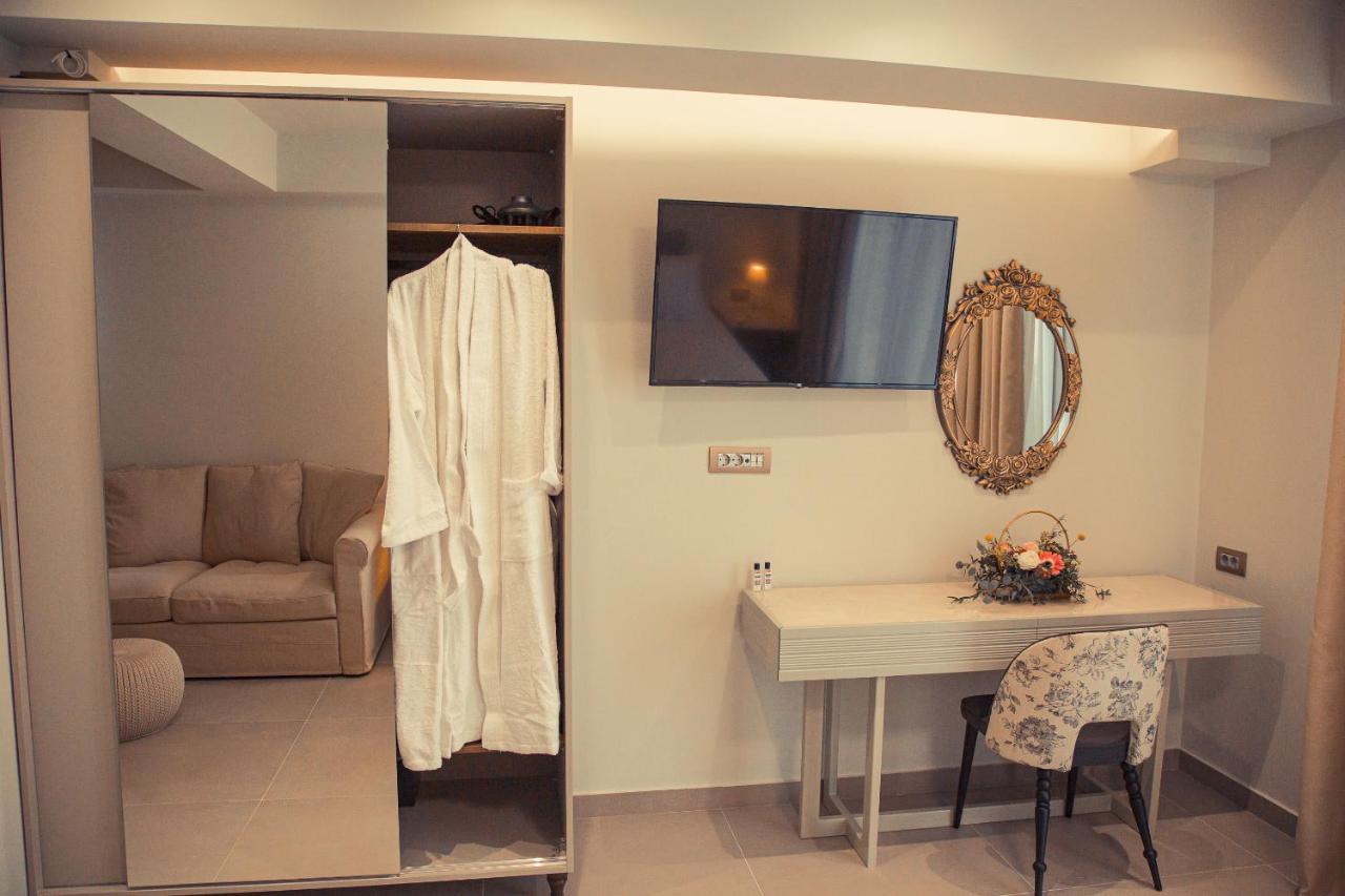 Io Luxury Pool & Hot Tub Suites Prévéza Extérieur photo