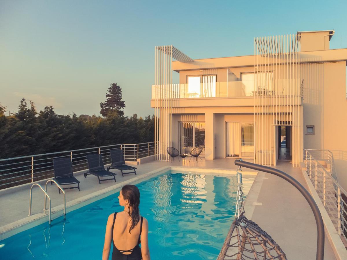 Io Luxury Pool & Hot Tub Suites Prévéza Extérieur photo