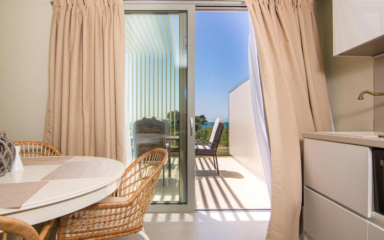 Io Luxury Pool & Hot Tub Suites Prévéza Extérieur photo