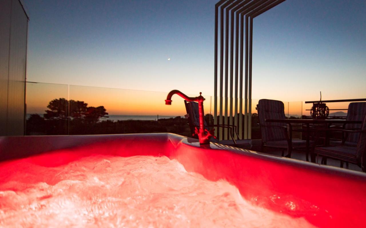 Io Luxury Pool & Hot Tub Suites Prévéza Extérieur photo