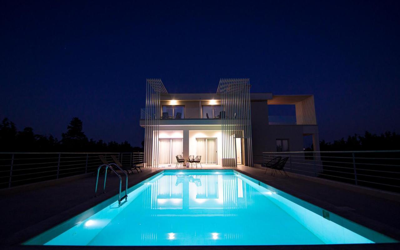 Io Luxury Pool & Hot Tub Suites Prévéza Extérieur photo