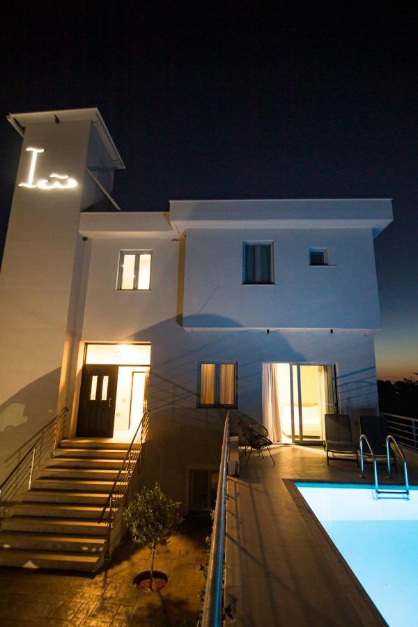 Io Luxury Pool & Hot Tub Suites Prévéza Extérieur photo